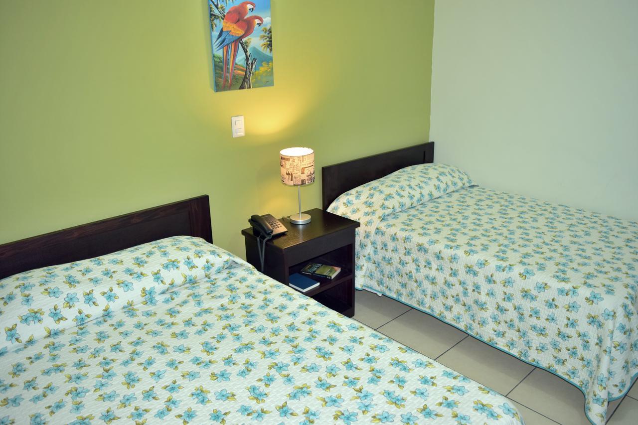 Hostal De Asturias ซานซัลวาดอร์ ภายนอก รูปภาพ