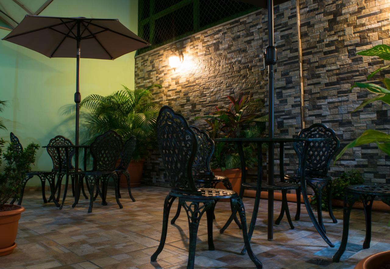 Hostal De Asturias ซานซัลวาดอร์ ภายนอก รูปภาพ