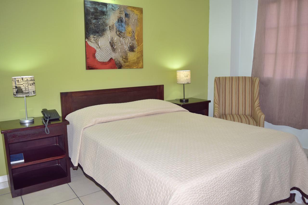 Hostal De Asturias ซานซัลวาดอร์ ภายนอก รูปภาพ