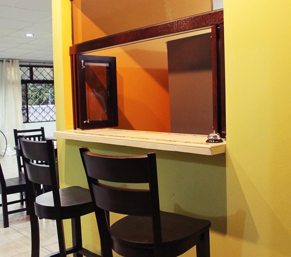Hostal De Asturias ซานซัลวาดอร์ ภายนอก รูปภาพ