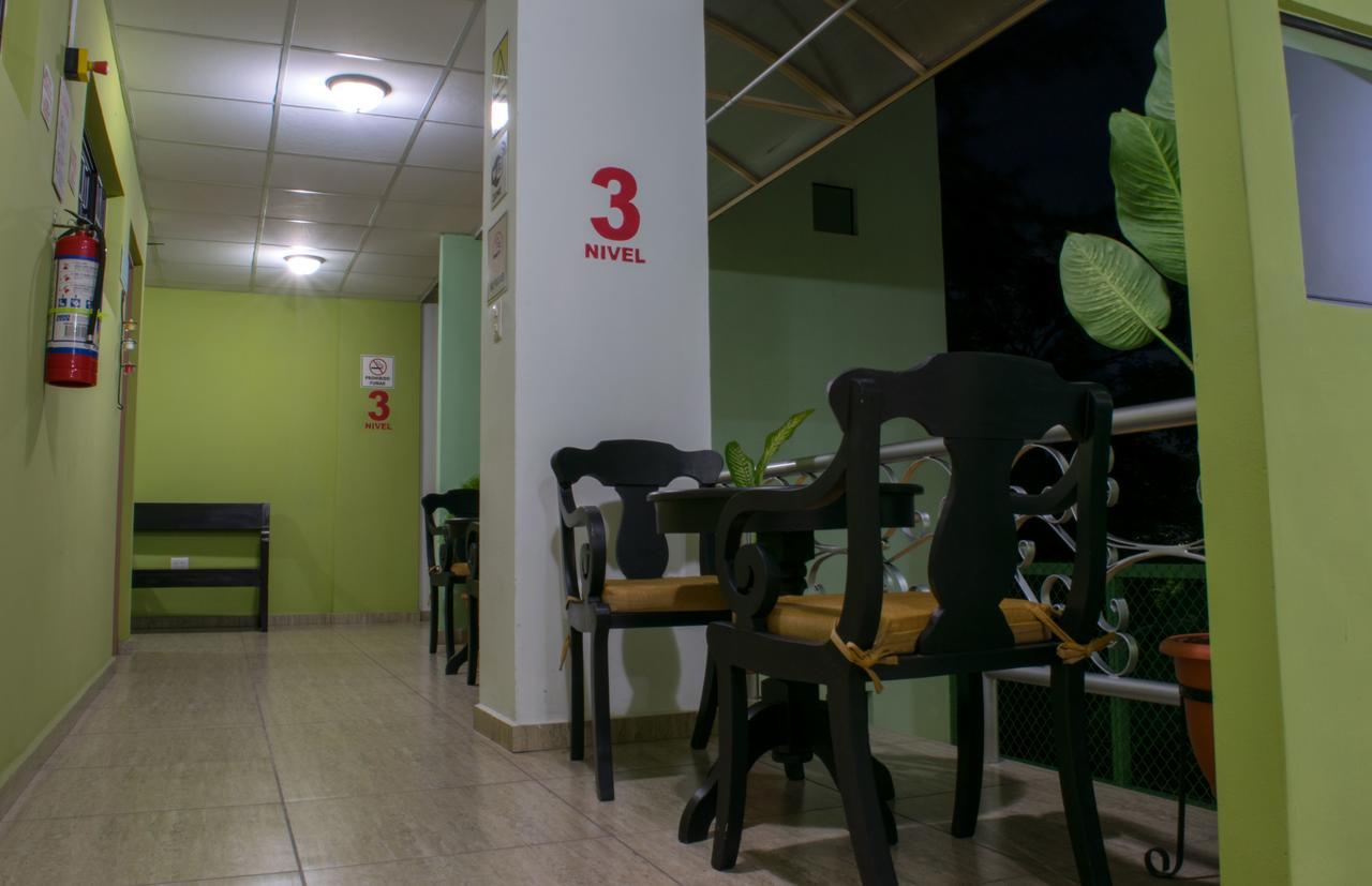 Hostal De Asturias ซานซัลวาดอร์ ภายนอก รูปภาพ
